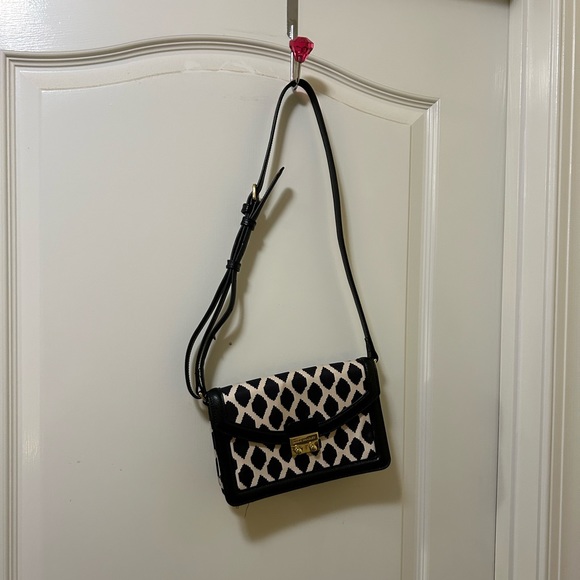 Vera Bradley Handbags - Vera Bradley Tess crossbody ikat spots purse